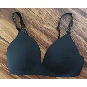 Victoria’s Secret Wireless Bra Size 32D Black Lightly Lined TShirt Logo Straps